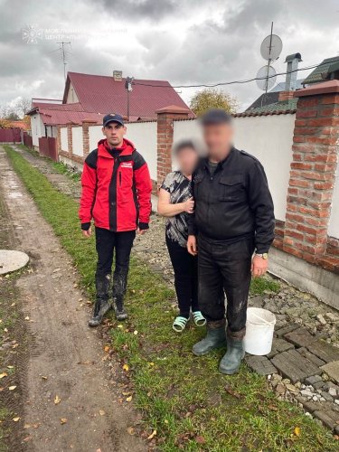 Рятувальники усю ніч шукали чоловіка, який заблукав у лісі на Дрогобиччині – 04