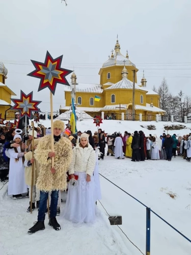 “РІЗДВЯНІ ПТАШКИ”: як вертепи збирають мільйони на дрони для 80-ї бригади — отець Роман Гром – 03