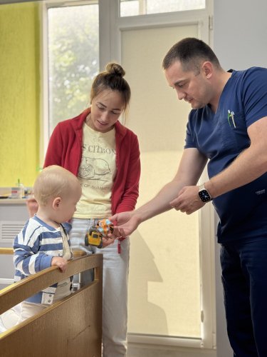 Львівські медики успішно прооперували малюка з пухлиною спинного мозку – 02