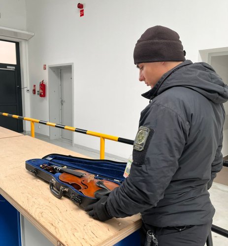 У “Нижанковичах” в легковику Hyundai виявили скрипку Georg Kloz 1763 року – 01