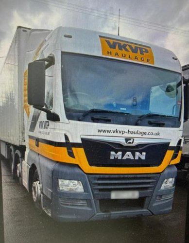 Через кордон на Львівщині шахраї намагалися провести фуру як допомогу для ЗСУ – 01