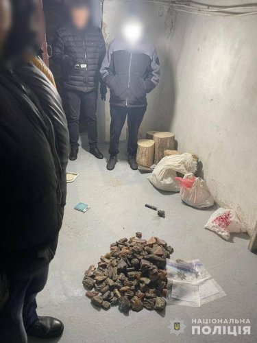 На Рівненщині в незаконних копачів бурштину вилучили каміння на майже 4,5 млн грн – 03