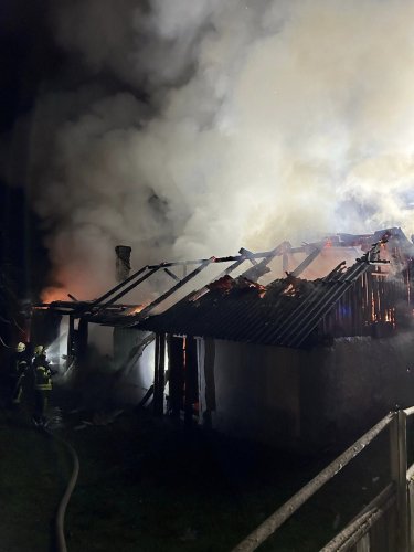 Фото з місця пожежі у селі Старичі