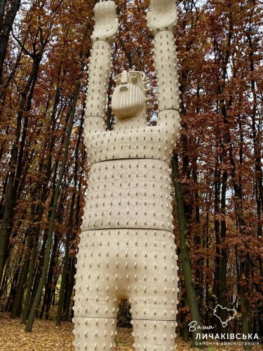 При вході до Шевченківського гаю встановили скульптуру “Дідо Небокрай” – 01