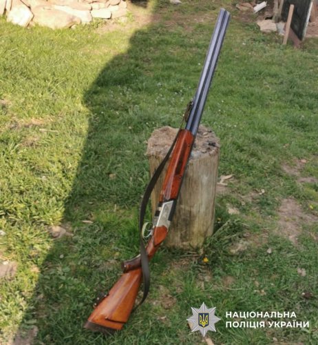 50-річний мешканець Львівщини вистрілив з рушниці в односельця і втік до лісу – 01