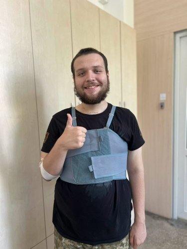 У Львові провели складну операцію 23-річному американцю, який воює в ЗСУ – 02