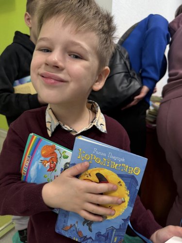 500 дитячих книжок зі Львова отримали діти в Нікопольській лікарні – 03