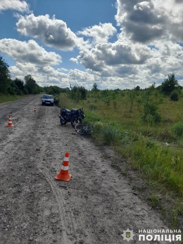 На Львівщині 14-річна дівчина на мотоциклі збила велосипедиста – 01