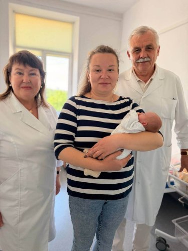 Львівські лікарі врятували матір та виходили немовля вагою 1800 грамів – 01