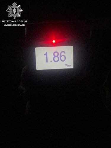 П’яний водій врізався у стовп, утікаючи від поліції на Львівщині – 01