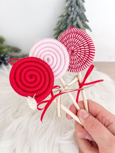 Новорічний льодяник із ниток. Фото: pinterest