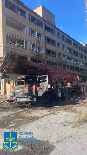 Росіяни ракетою поцілили у судноремонтний завод на Одещині (ВІДЕО)  – 01