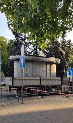 Демонтаж МАФу на вул. Свєнціцького, 2