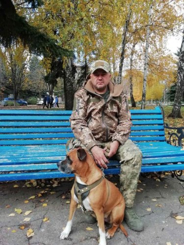 Чоловік Олени разом із собакою Фото з особистого архіву