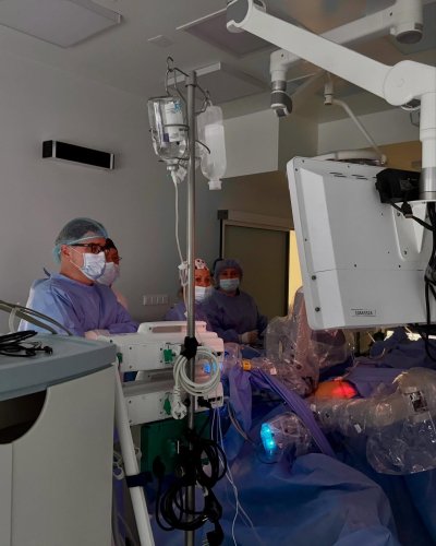 У Львові медики успішно видалили пухлину з матки за допомогою робота – 01