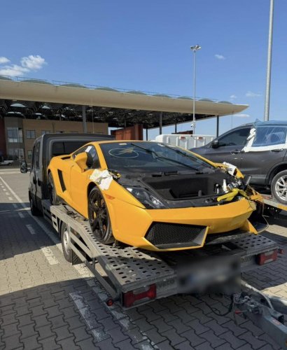 На кордоні зупинили спробу незаконного ввезення на Львівщину елітного Lamborghini – 01