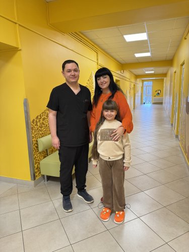 Львівські лікарі успішно трансплантували нирку 8-річній дівчинці від її матері – 01