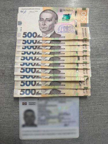 У “Краківці” чоловік намагався підкупити прикордонника за 5 тисяч гривень – 01