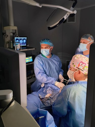 Фото під час операції