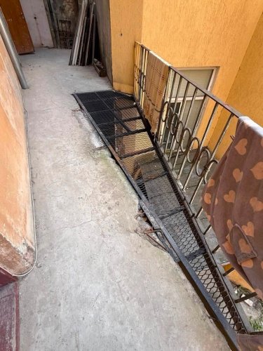 Власницю квартири у центрі Львова зобов’язали демонтувати балкон з фасаду будинку – 02