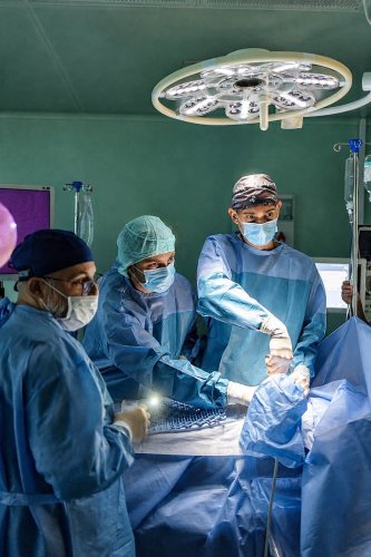 Через небезпечне ускладнення львівські лікарі прооперували вагітну двійнею – 01
