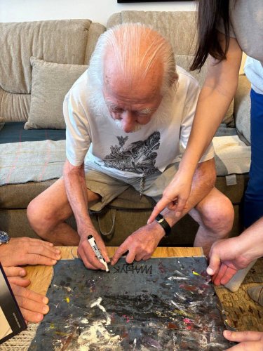 Львівські благодійники продадуть з аукціону фартух художника Івана Марчука – 01