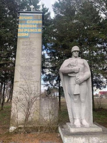 Пам’ятний знак із прізвищами загиблих воїнів радянської армії