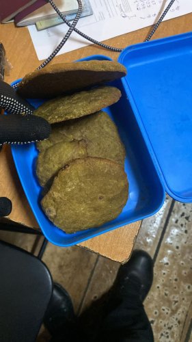Поляк намагався провезти до України пів кілограма печива із марихуаною – 01