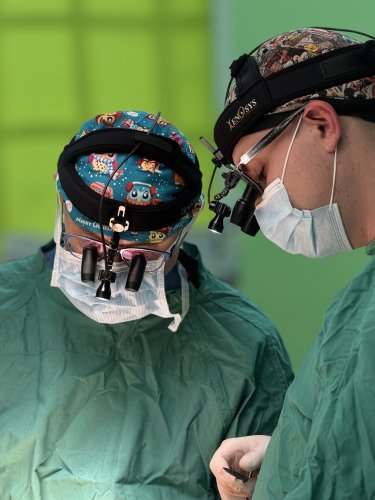 Турецький хірург прооперував у Львові 11-річну дівчинку з пухлиною щелепи – 01