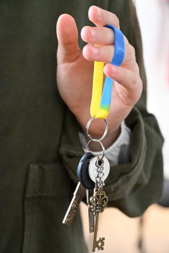 На Львівщині мати-вихователька допомогла придбати квартиру 21-річній дівчині – 02