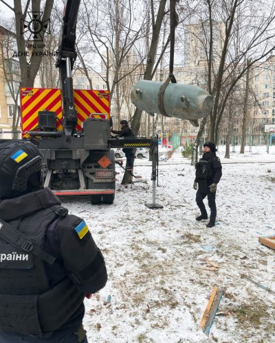 У Києві на місці ранкової атаки виявили бойову частину ракети Х-101 – 01