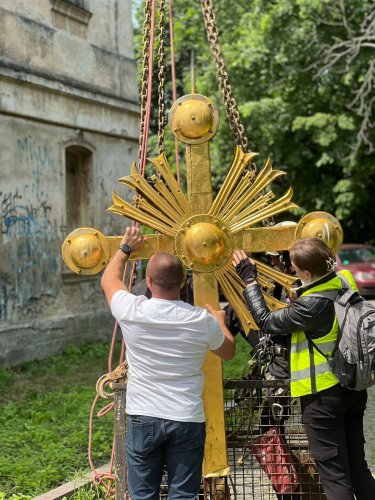 З купола собору Святого Юра у Львові зняли головний хрест – 01