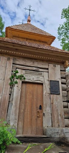 На фото відреставрована церква