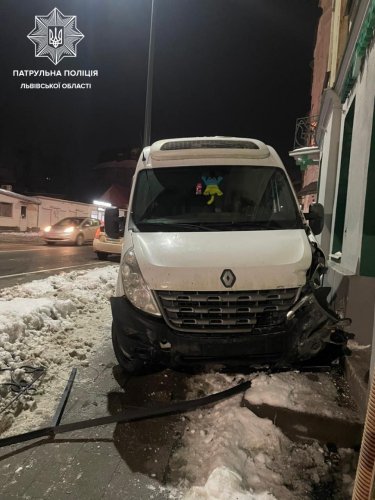 У Львові п’яний водій без прав в’їхав у припарковане BMW і побив його водія – 01