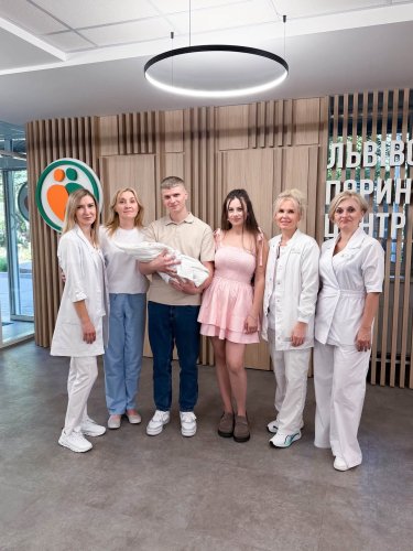 У Львові медики врятували немовля, яке народилося із органами назовні – 02